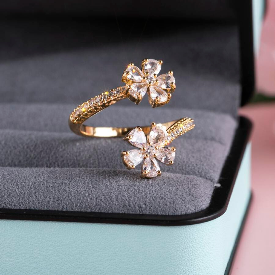 Elegant blomster ring med raffineret glans