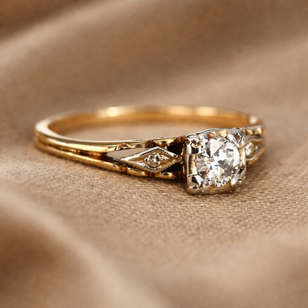 Vintage Solitaire Guld Ring med Stendetaljer