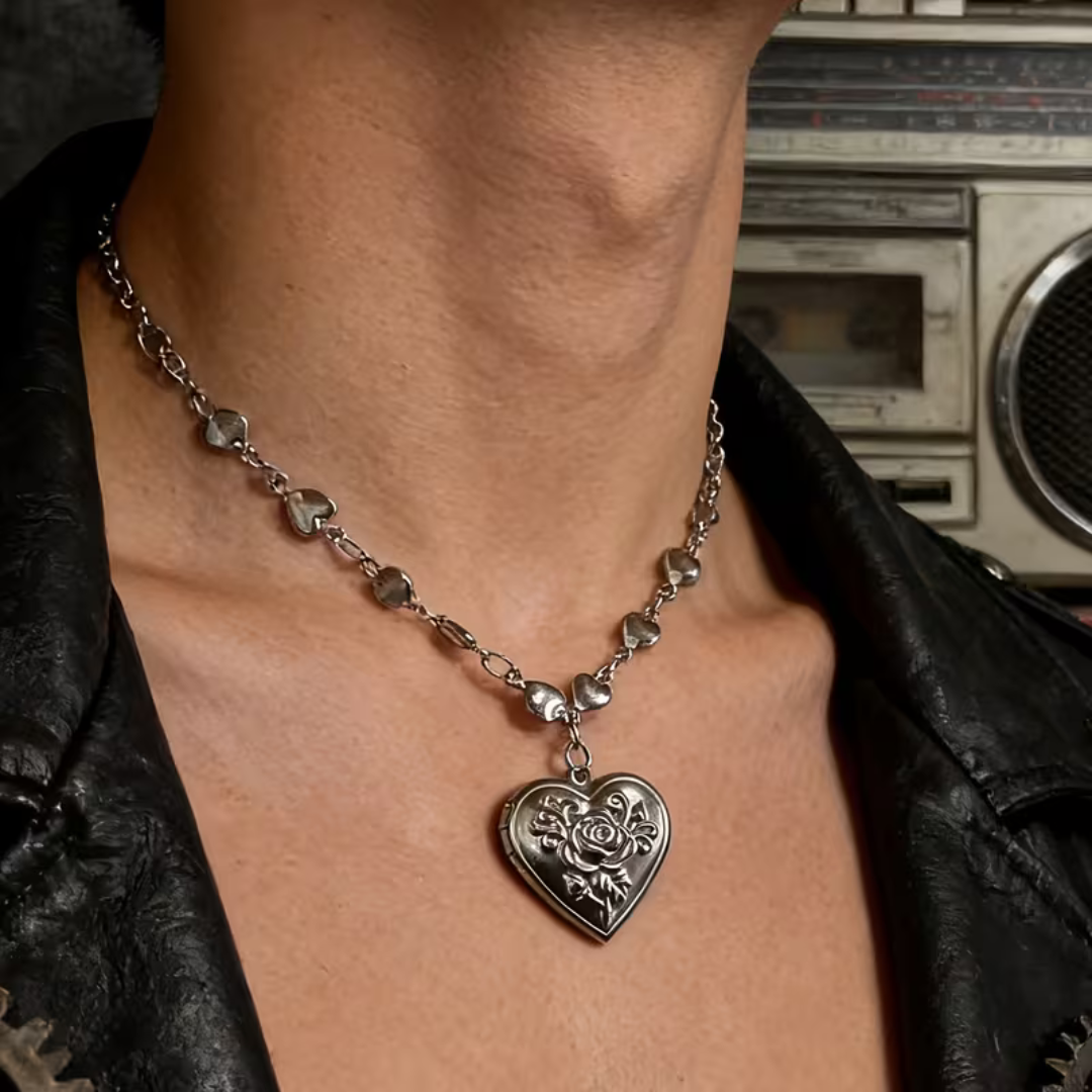 Vintage Sølv Hjerte Medaljon Halskæde med Rosegravering