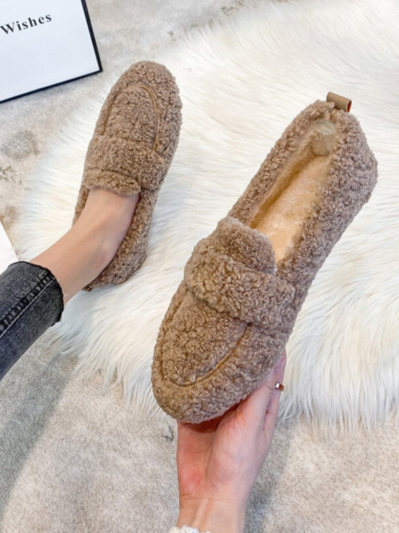 Arielle™ | Plysjsko med sklisikker såle