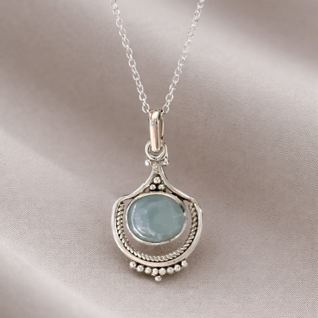 Sølv Vedhæng Halskæde med Blå Sten – Vintage Udtryk