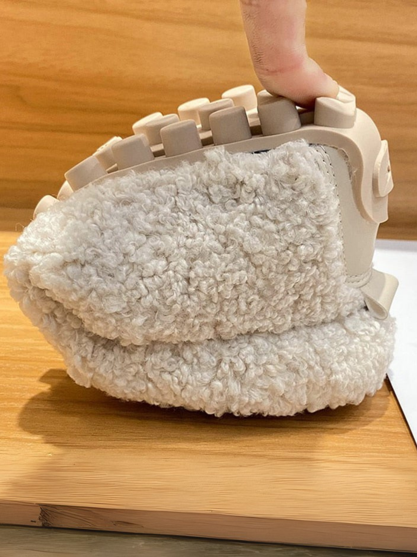 Arielle™ | Plysjsko med sklisikker såle