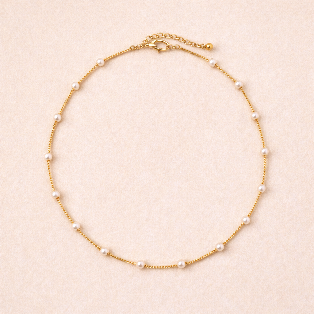 Guldfarvet Perlehalskæde med Små Perler Elegant Dame Choker Smykke