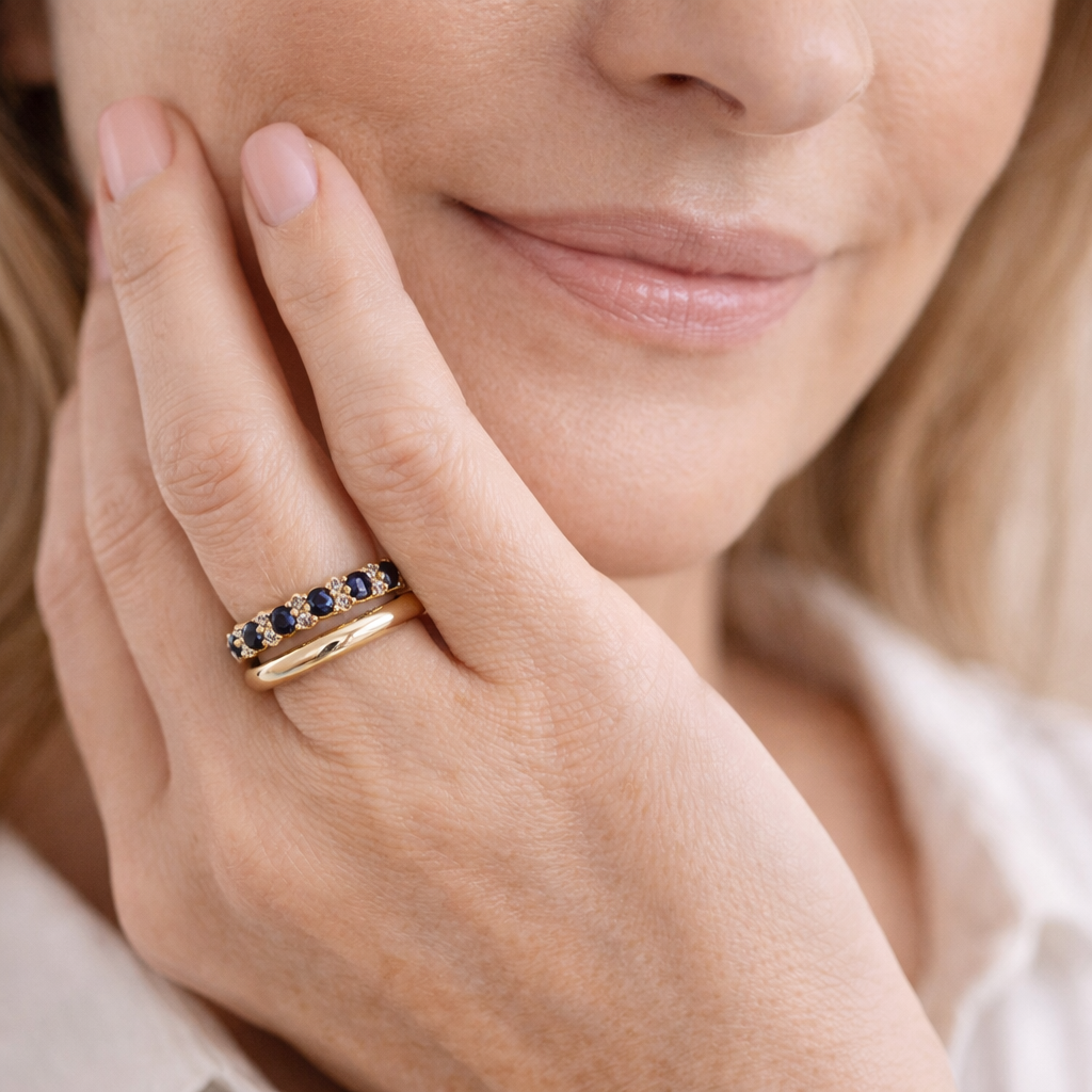 Guldring med Blå Safir og Funklende Zirkonia Elegant Dame Smykke