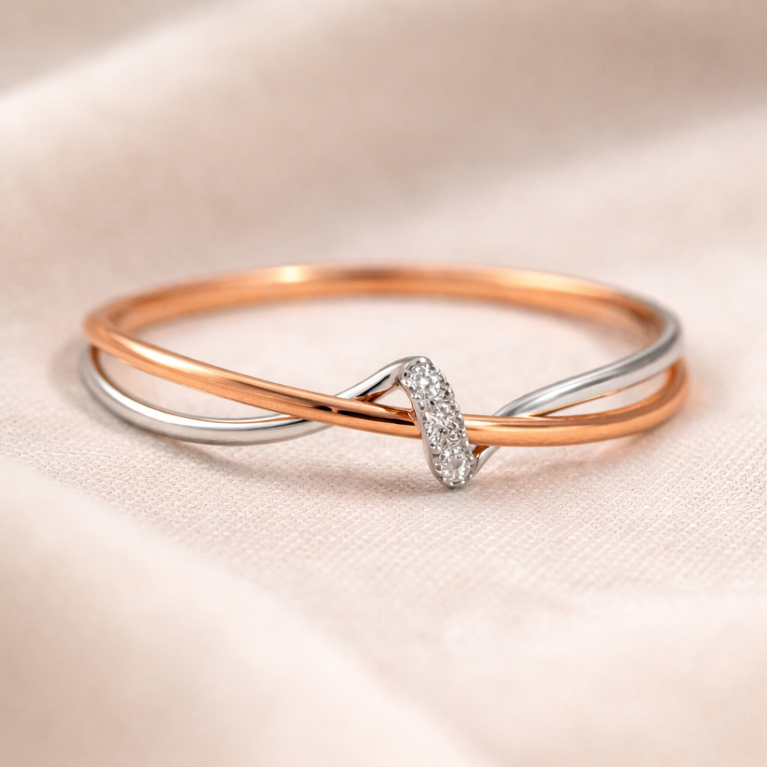 Tidløs Tofarvet Twist Ring i Guld og Sølv med Zirkonia