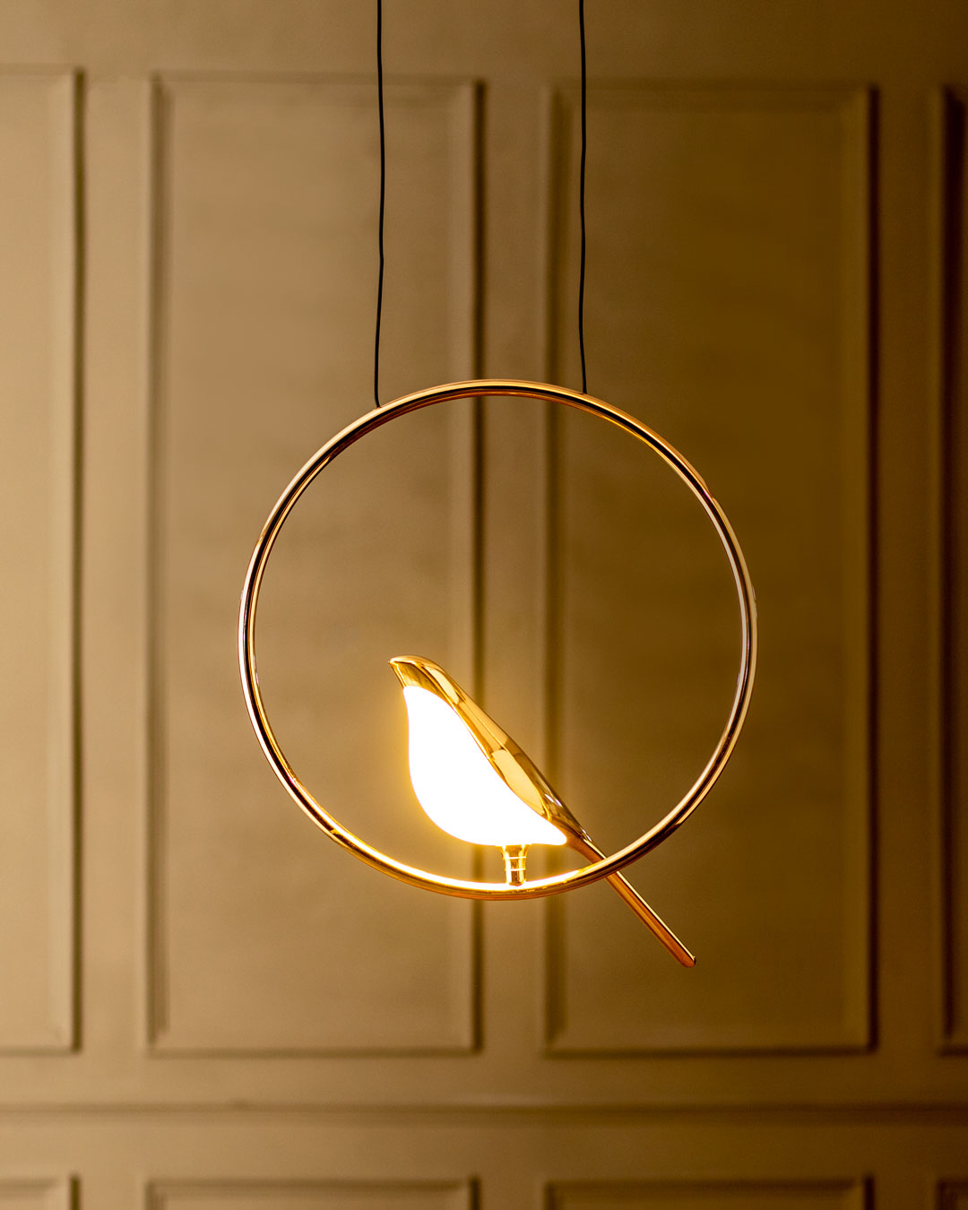 Elegant Guldfarvet LED Fuglependel