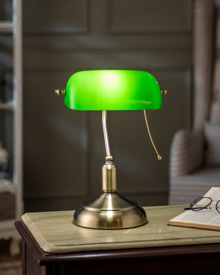 Elegant Bankerlampe med Messingbase og Smaragdglas Skærm