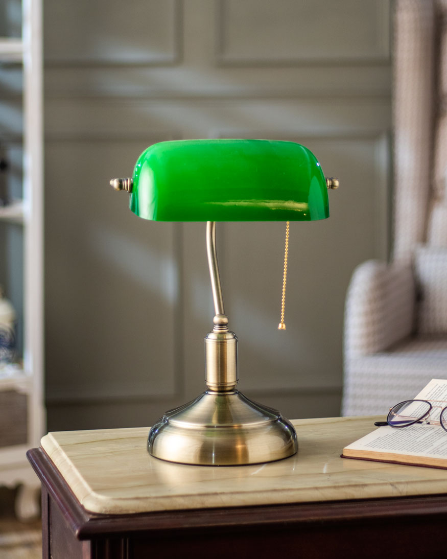 Elegant Bankerlampe med Messingbase og Smaragdglas Skærm