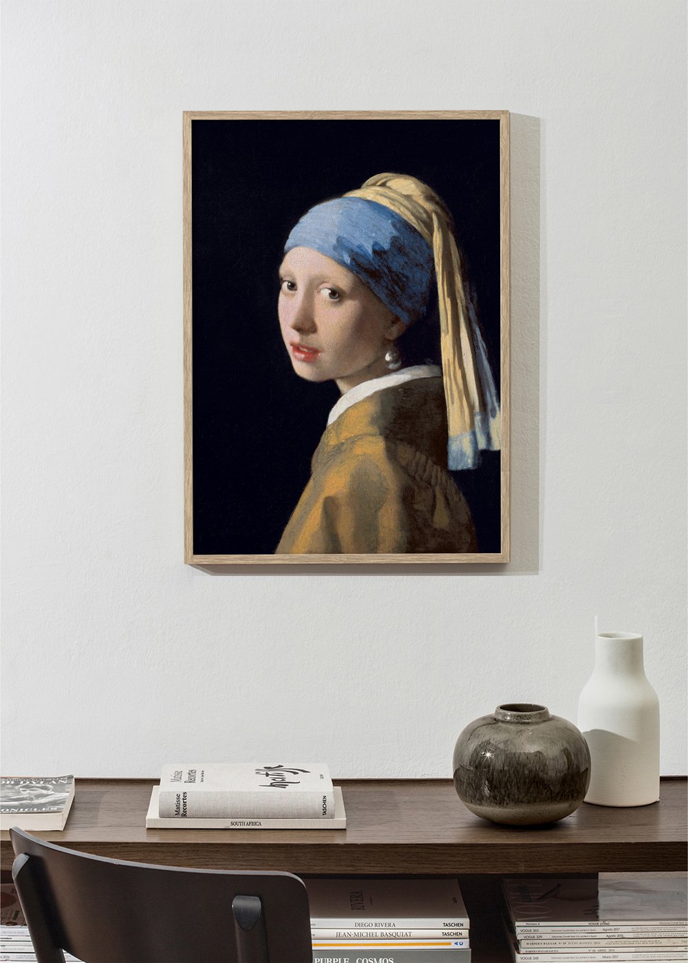 Pige med Perleørering Vægplakat i Blå 45x61 cm