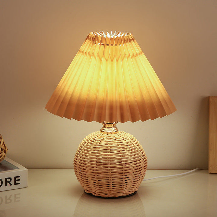 Dimmbar Nordisk LED Bordlampe med Rattanbund og Stofskærm