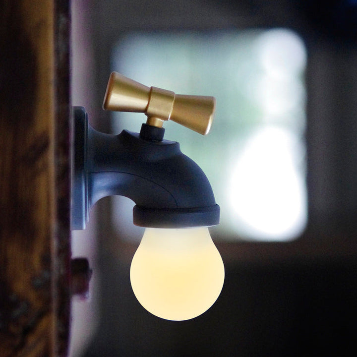 Moderne USB LED Væglampe i Sort eller Hvid med Nattelys