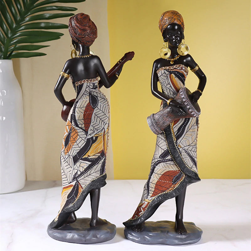 Håndmalet Skulptur af Afrikanske Kvindelige Musikere