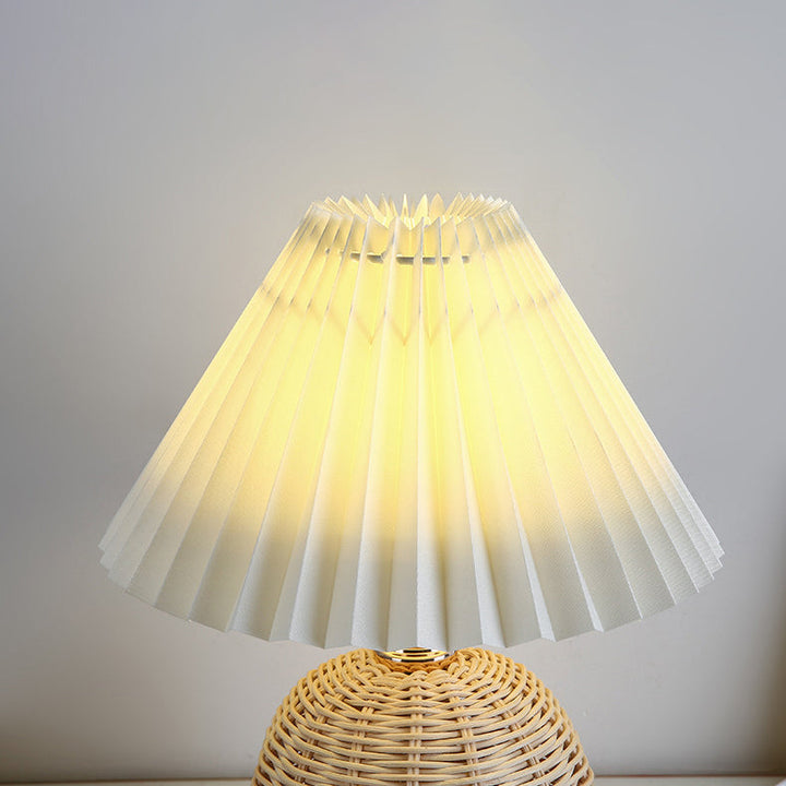 Dimmbar Nordisk LED Bordlampe med Rattanbund og Stofskærm