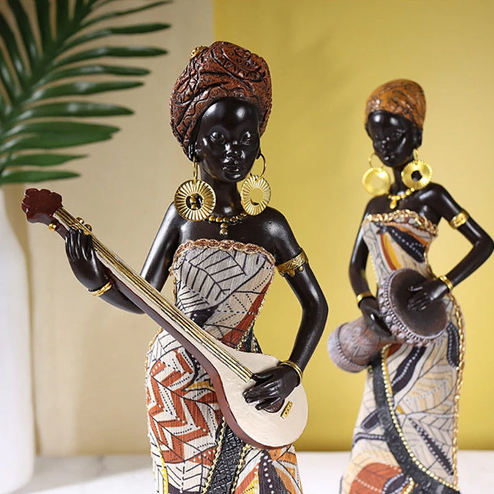 Håndmalet Skulptur af Afrikanske Kvindelige Musikere