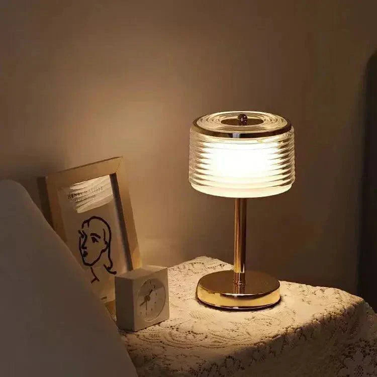 Guld Ringformet Bordlampe med Justerbare Lysnuancer