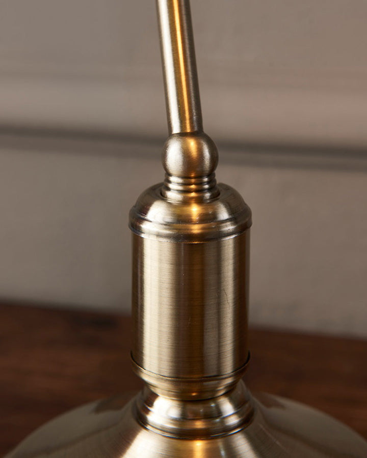 Elegant Bankerlampe med Messingbase og Smaragdglas Skærm