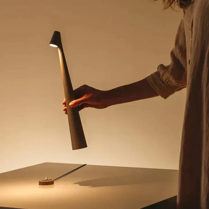 Skulptureret Genopladelig Bordlampe med Justerbar Lysstyrke