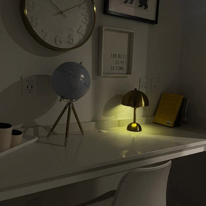 Genopladelig Trådløs Bordlampe med Justerbar Lysstyrke og Farvemuligheder