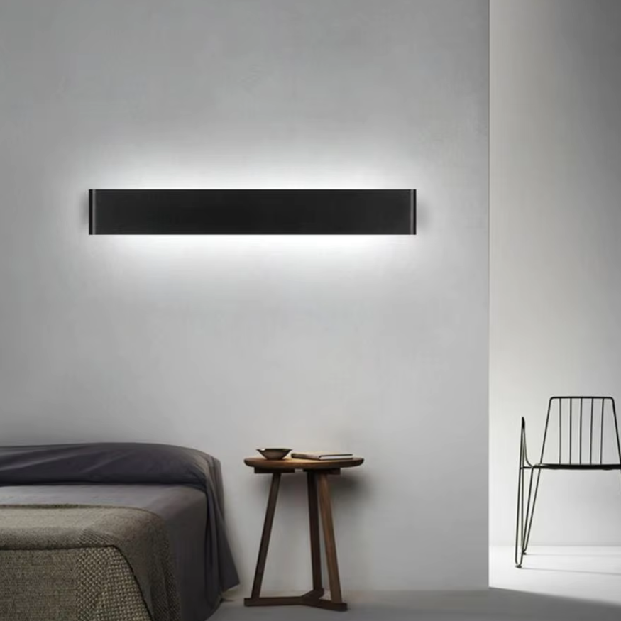 Moderne Væglampe i Børstet Aluminium - Slank Design til Indendørs Belysning