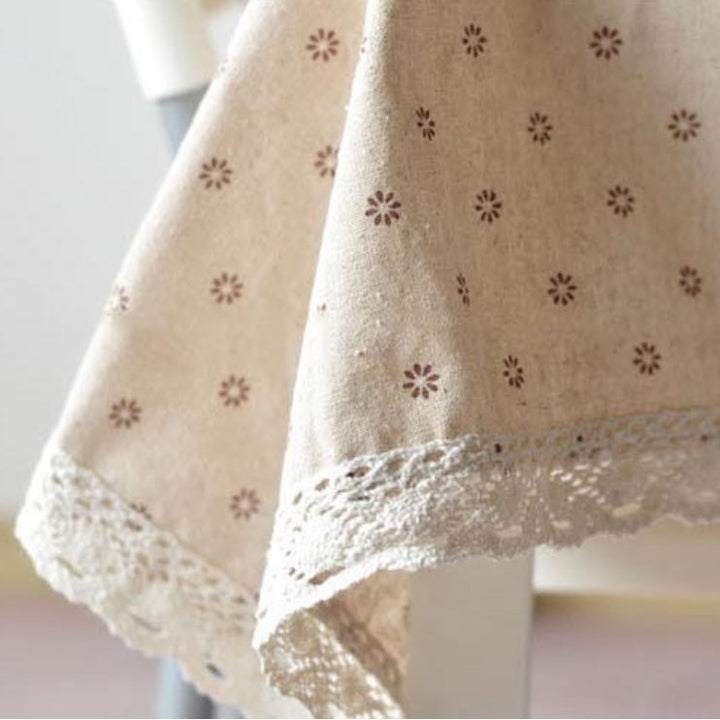 Daisy Print Bomulds-Linned Dækkeserviet med Elegant Design