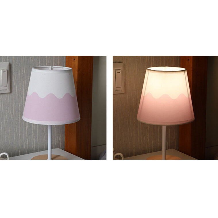 Moderne Træ- og Tekstil Bordlampe med Integreret LED