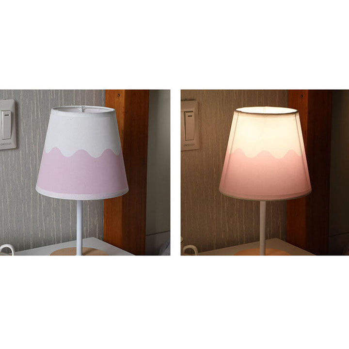 Moderne Træ- og Tekstil Bordlampe med Integreret LED