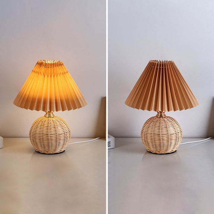 Dimmbar Nordisk LED Bordlampe med Rattanbund og Stofskærm