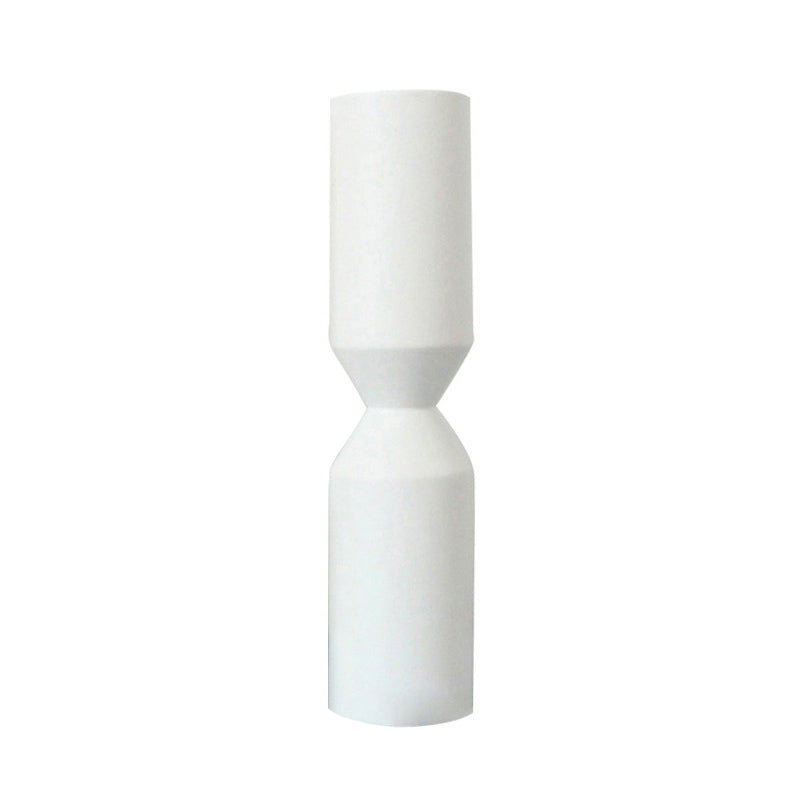 Minimalistisk Fyrretræ Lysestage med Elegant Design