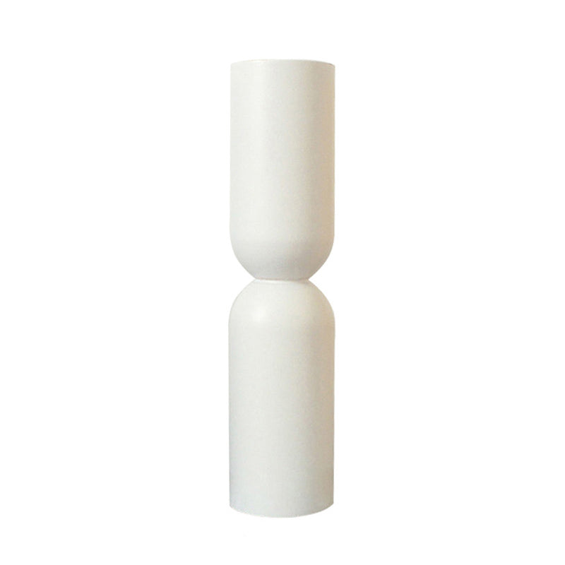 Minimalistisk Fyrretræ Lysestage med Elegant Design