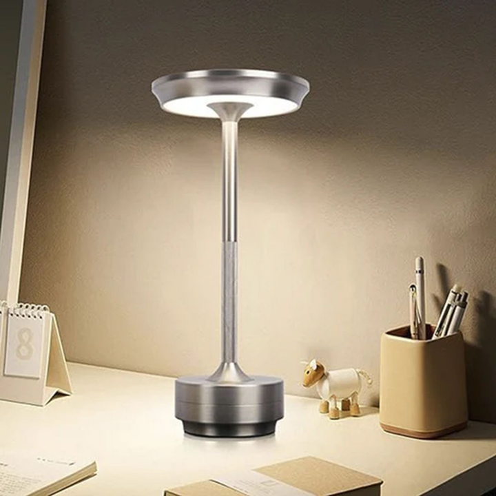 Genopladelig Trådløs LED Bordlampe med Metalfinish og Berøringskontrol