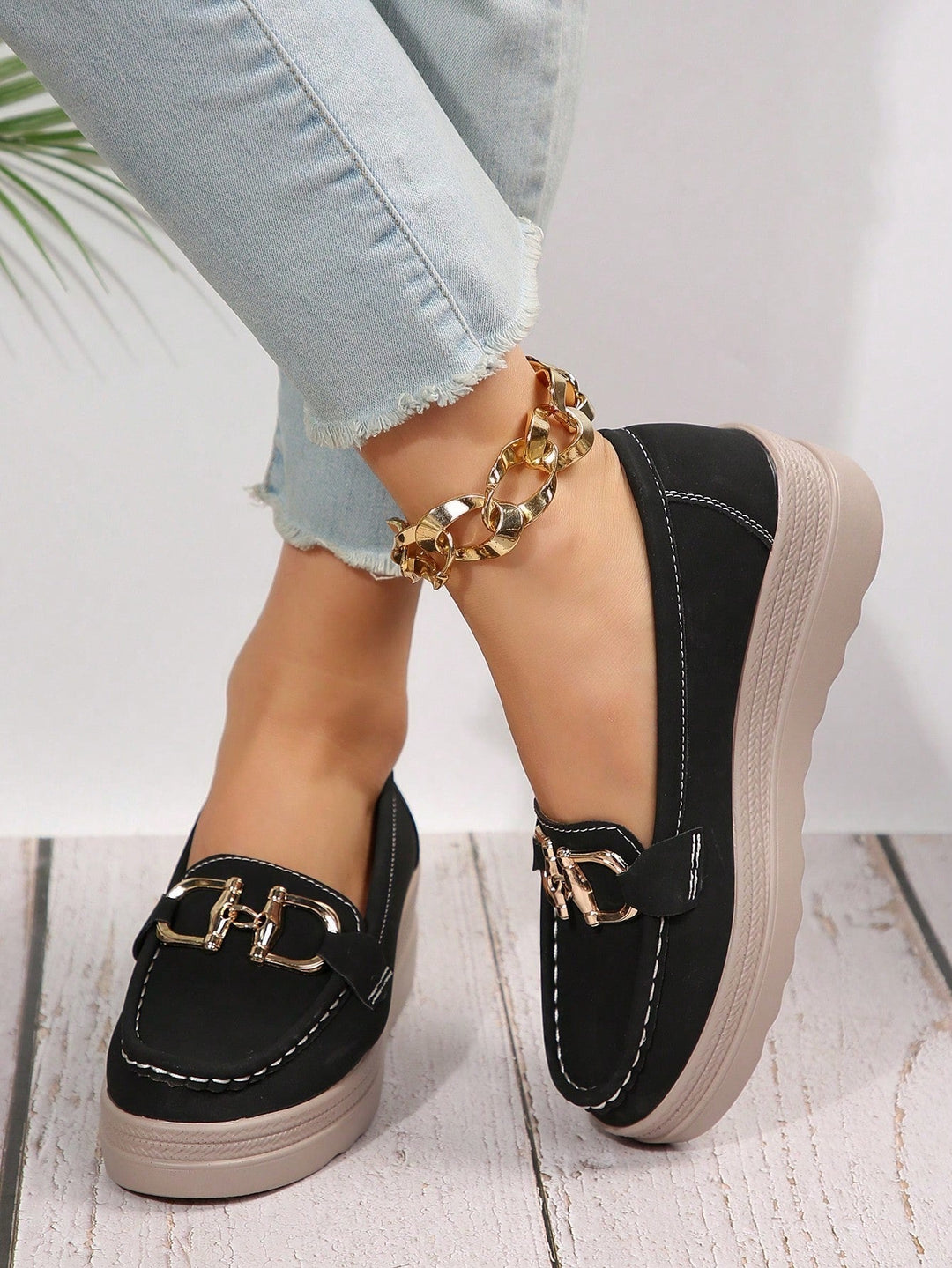 Kvinder Casual Loafers med Guldspænde og Sportssål