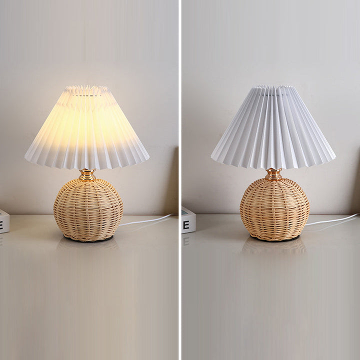Dimmbar Nordisk LED Bordlampe med Rattanbund og Stofskærm