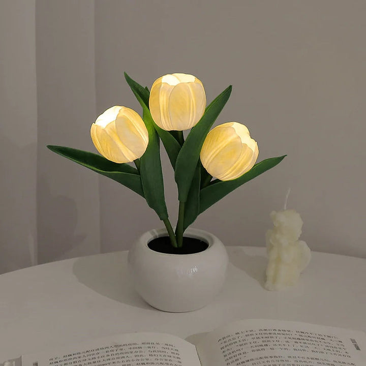 LED Tulipan Nattelys i Keramik med Blomstermotiv