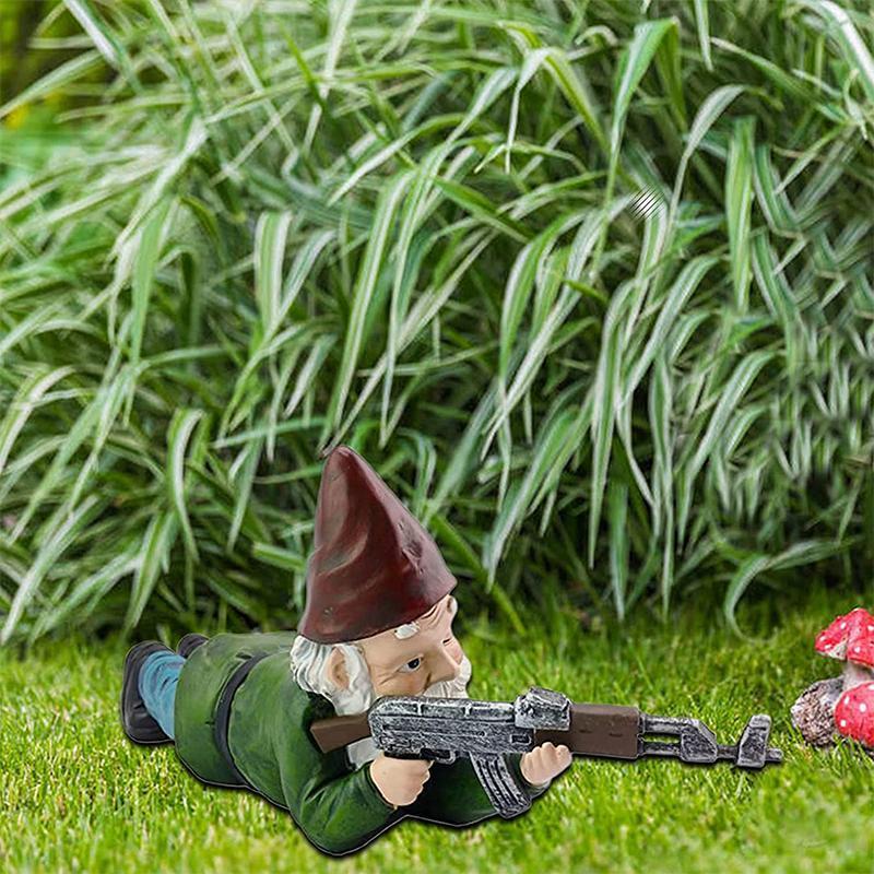 Militær Gnomestatue med Camouflage og AK47 til Haven