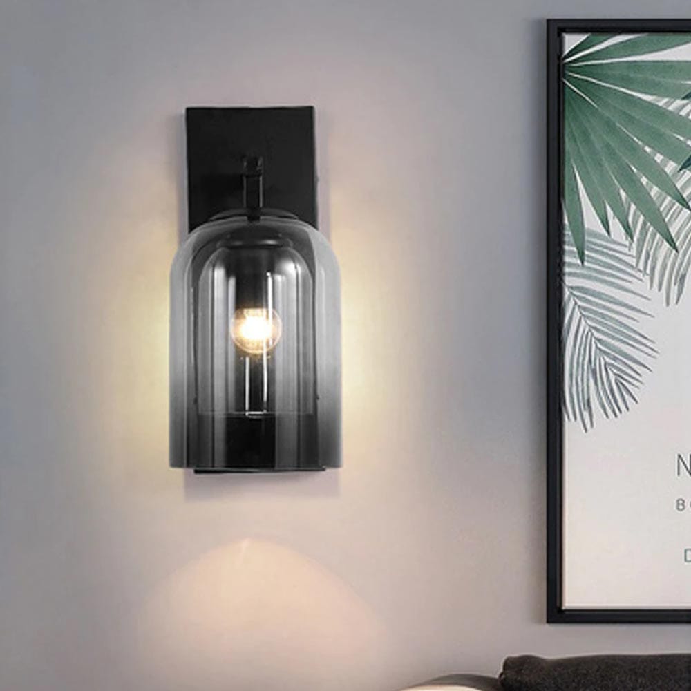 Moderne Røget Glas Væglampe med Slankt Design