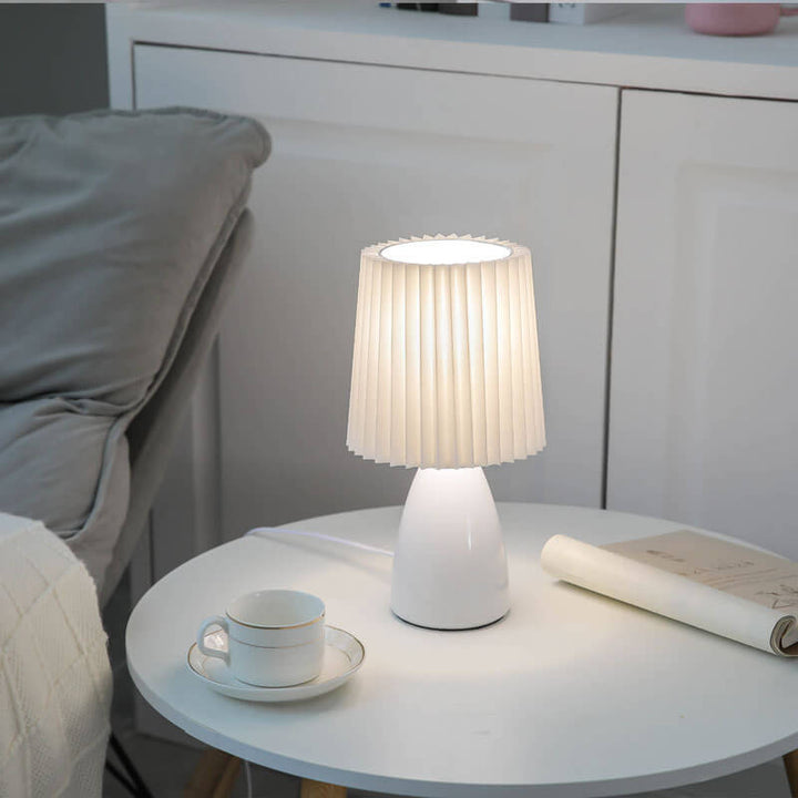 Plisseret Bordlampe med Glasfod - Skandinavisk Design