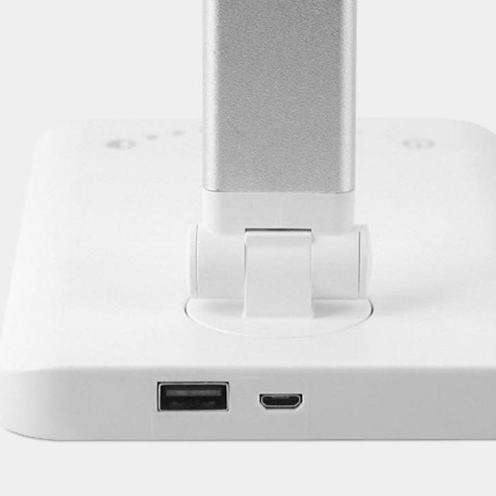 Minimalistisk Sammenklappelig USB LED Skrivebordslampe i Sølv og Sort med Justerbar Lysstyrke