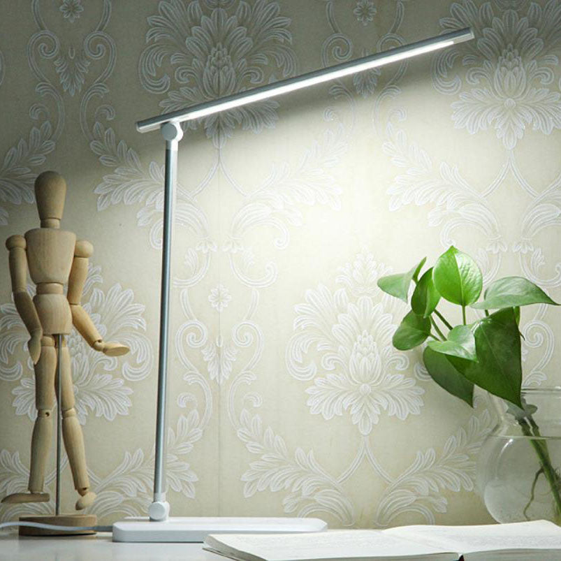 Minimalistisk Foldbar USB LED Skrivebordslampe i Sølv eller Sort
