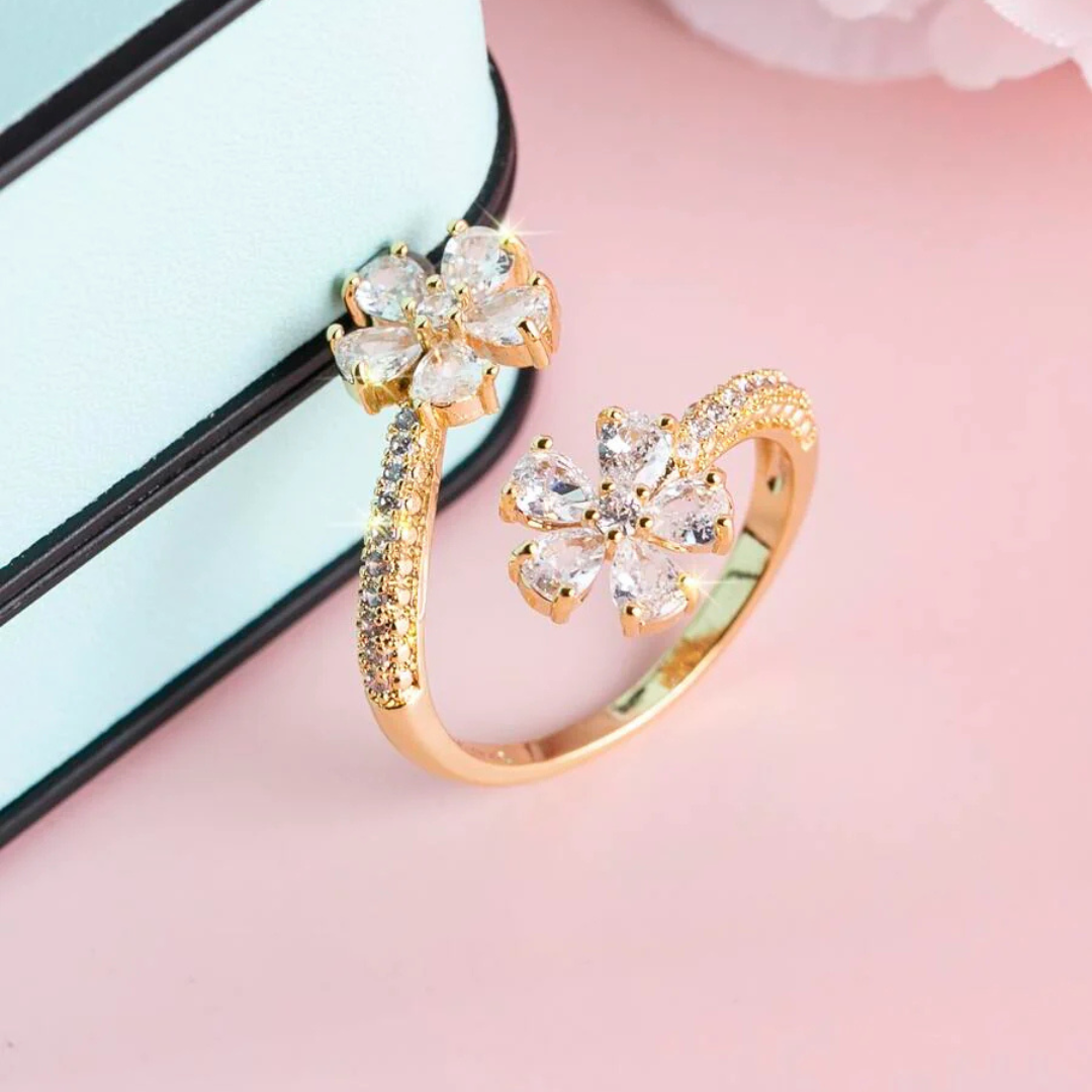 Elegant blomster ring med raffineret glans