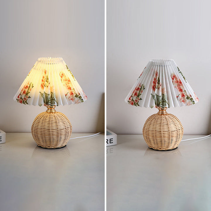Dimmbar Nordisk LED Bordlampe med Rattanbund og Stofskærm