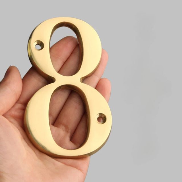Massive Messing Husnummer i Klassisk Design