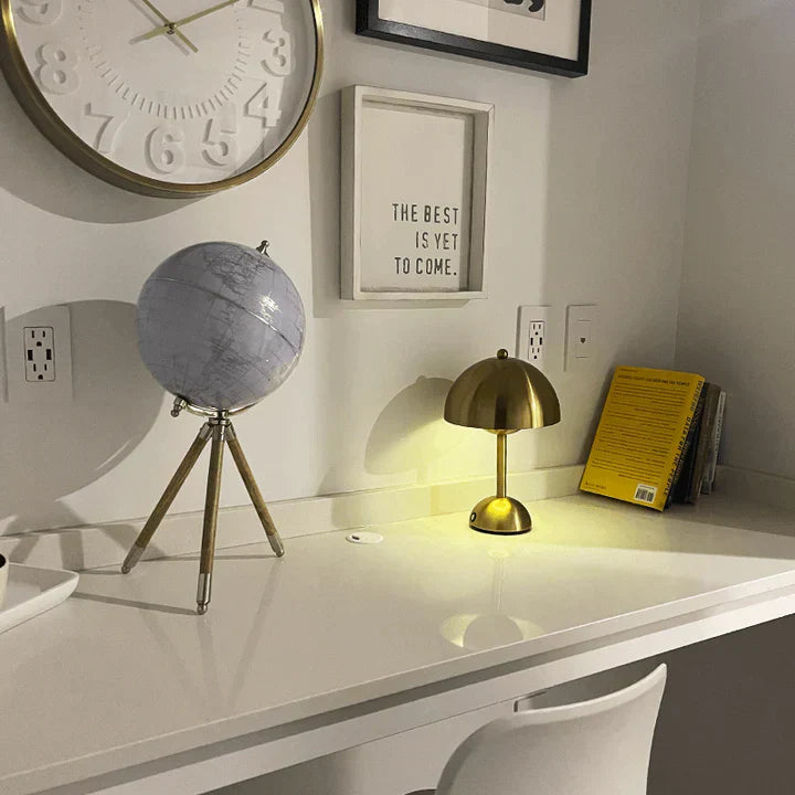 Genopladelig Trådløs Bordlampe med Justerbar Lysstyrke og Farvemuligheder
