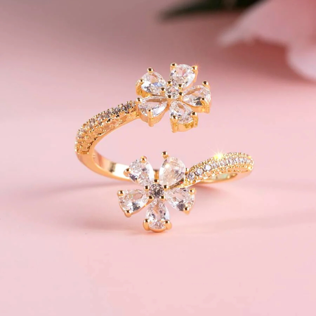 Elegant blomster ring med raffineret glans