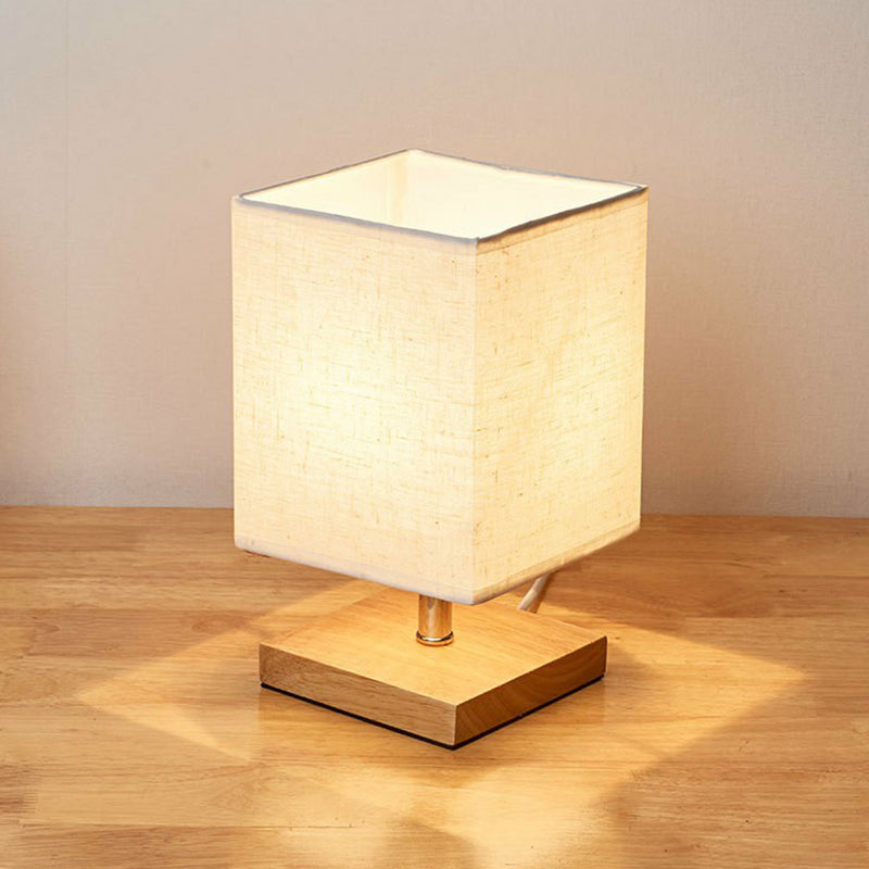 Bordlampe i Linned med Træbase - Minimalistisk Design