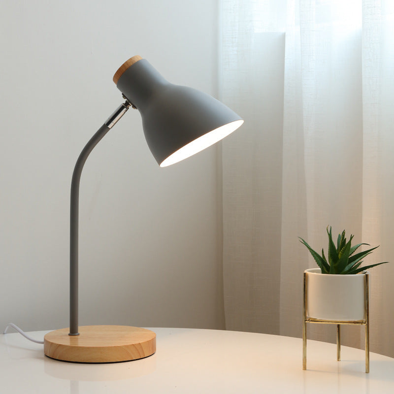 Svingbar Bordlampe i Macaron Farver med Metal Skærm