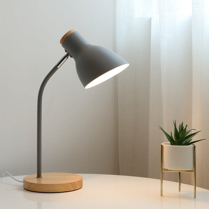 Svingbar Bordlampe i Macaron Farver med Metal Skærm