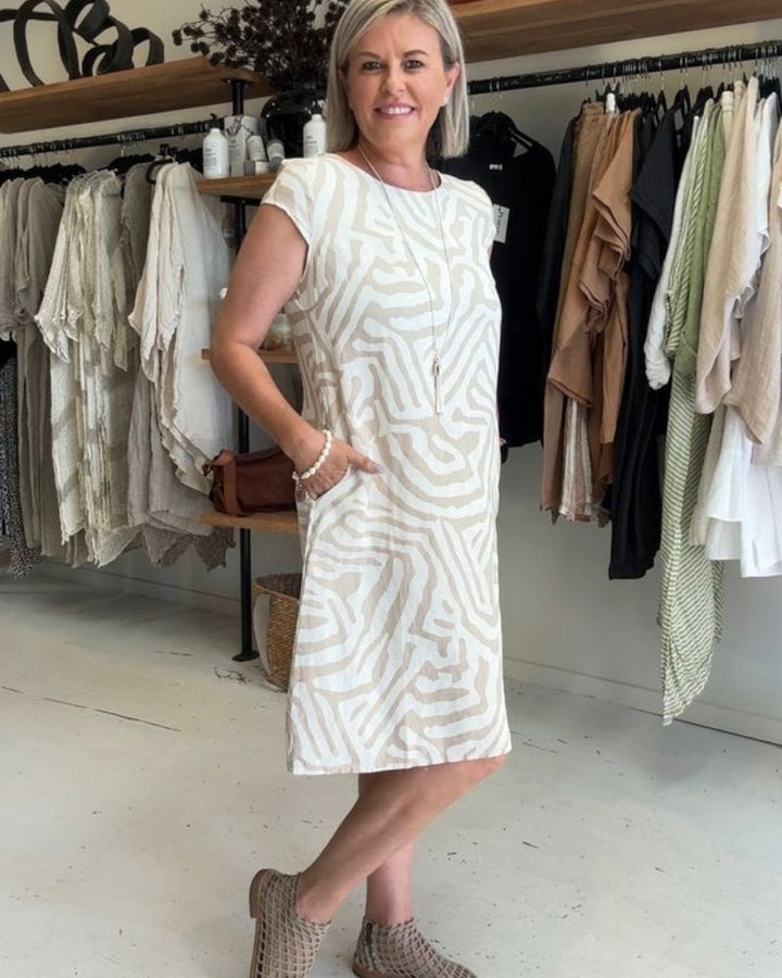 Christina™ | Sommerkjole med Rund Hals og Elegant Print