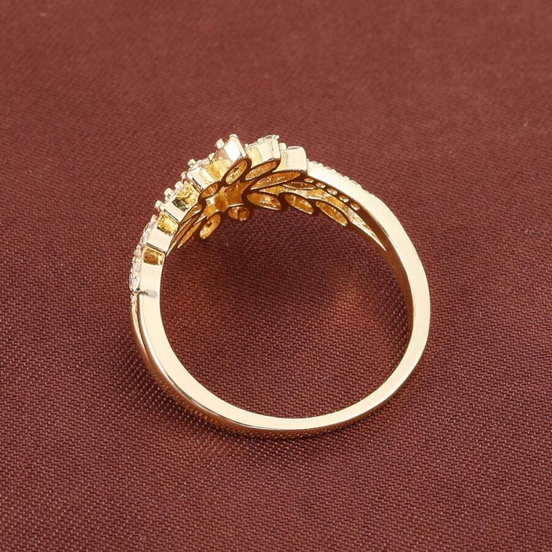 Elegant krone-stil ring med raffineret glans