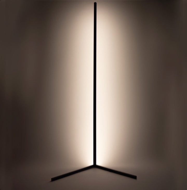 Elegant Hjørne Gulvlampe med 20W LED og Fjernbetjening - Sort eller Hvid