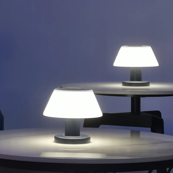 Solcelledrevet Vandtæt Bordlampe med Elegant Design